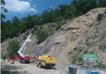VALMOZZOLA, CEDIMENTI STRUTTURALI E CADUTA MASSI: LA BONIFICA PONE IN SICUREZZA LA STRADA ROCCAMURATA-BRANZONE